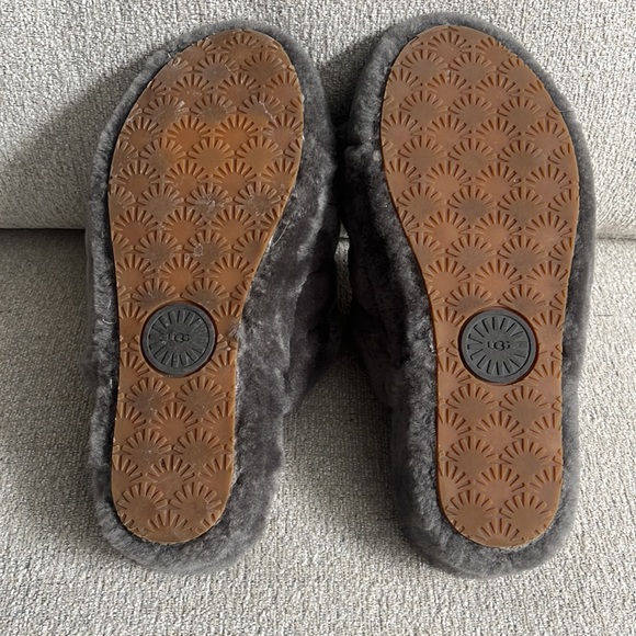 UGG Fluff Yeah Slides. Great condition. Size 7. - Picture 5 of 8